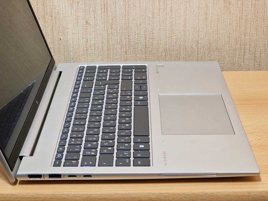 HP EliteBook 865 G11 AMD Ryzen 5 8540U RAM32 DDR5 SSD1Tb Батарея8годин