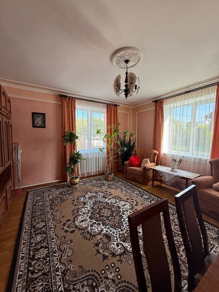 Продаж будинку в м. Надвірна неподалік центру