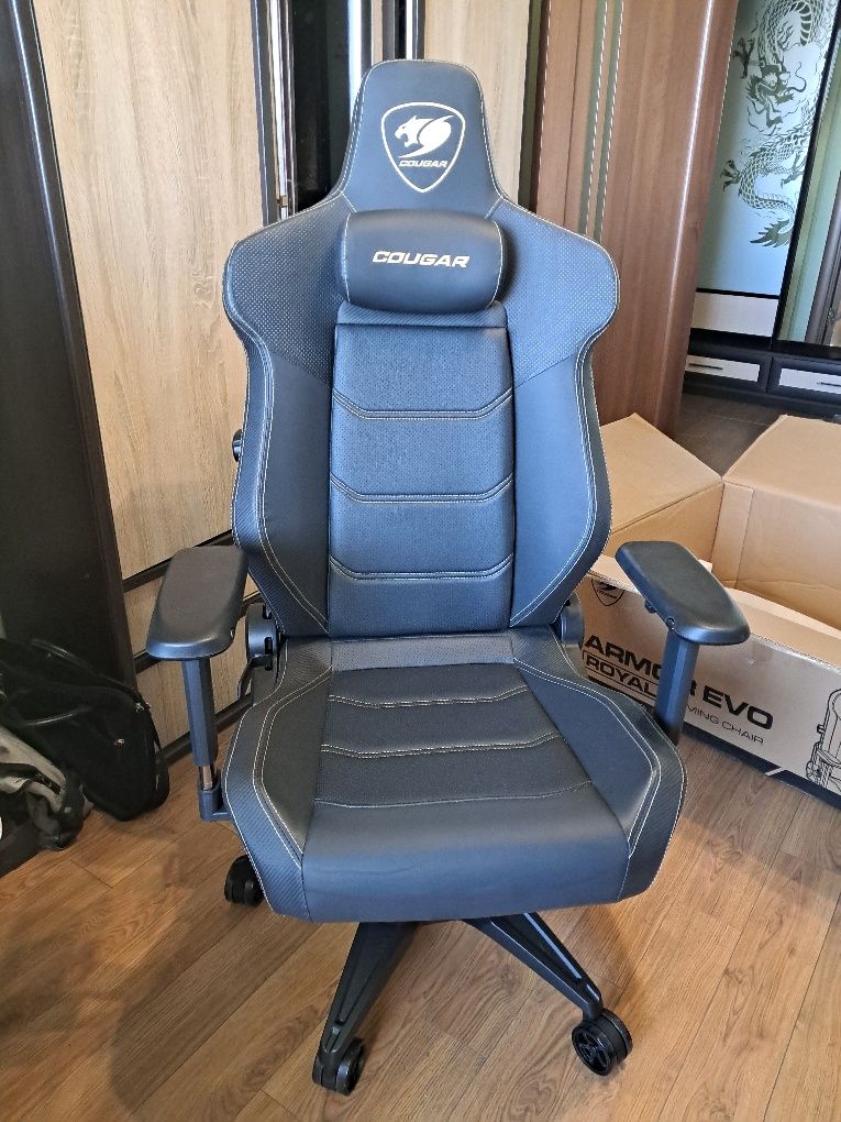 Ігрове крісло Cougar Armor Evo Royal Black/Gold