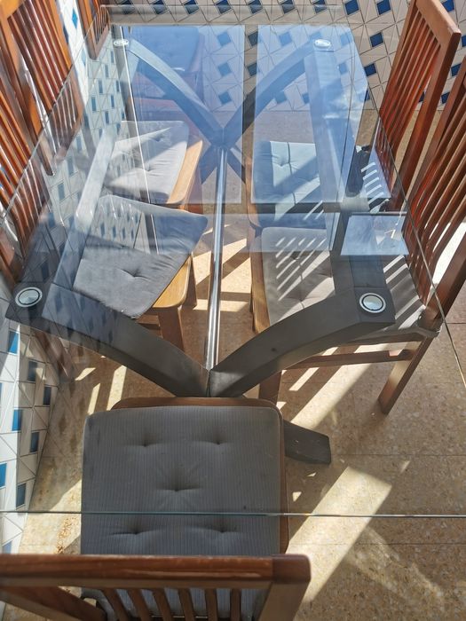 Mesa com cadeiras