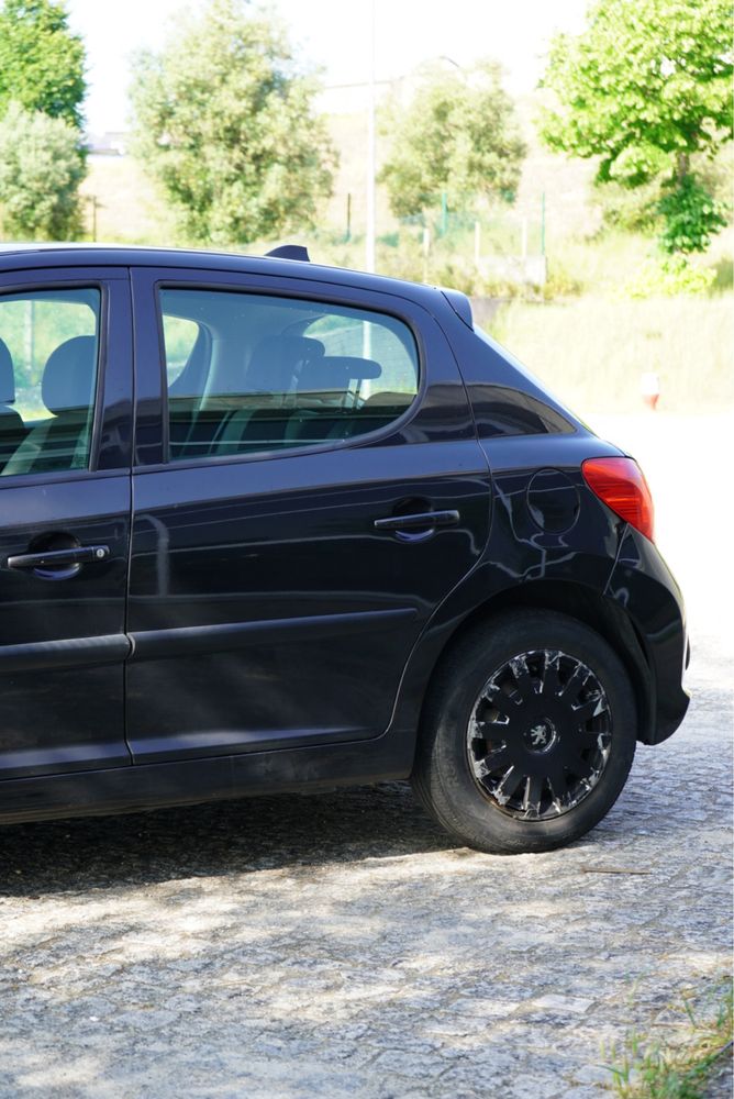 Peugeot 207 do ano 2006