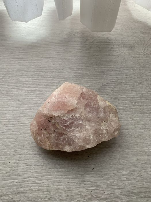 quartzo bruto natural rosa de 721 gramas
