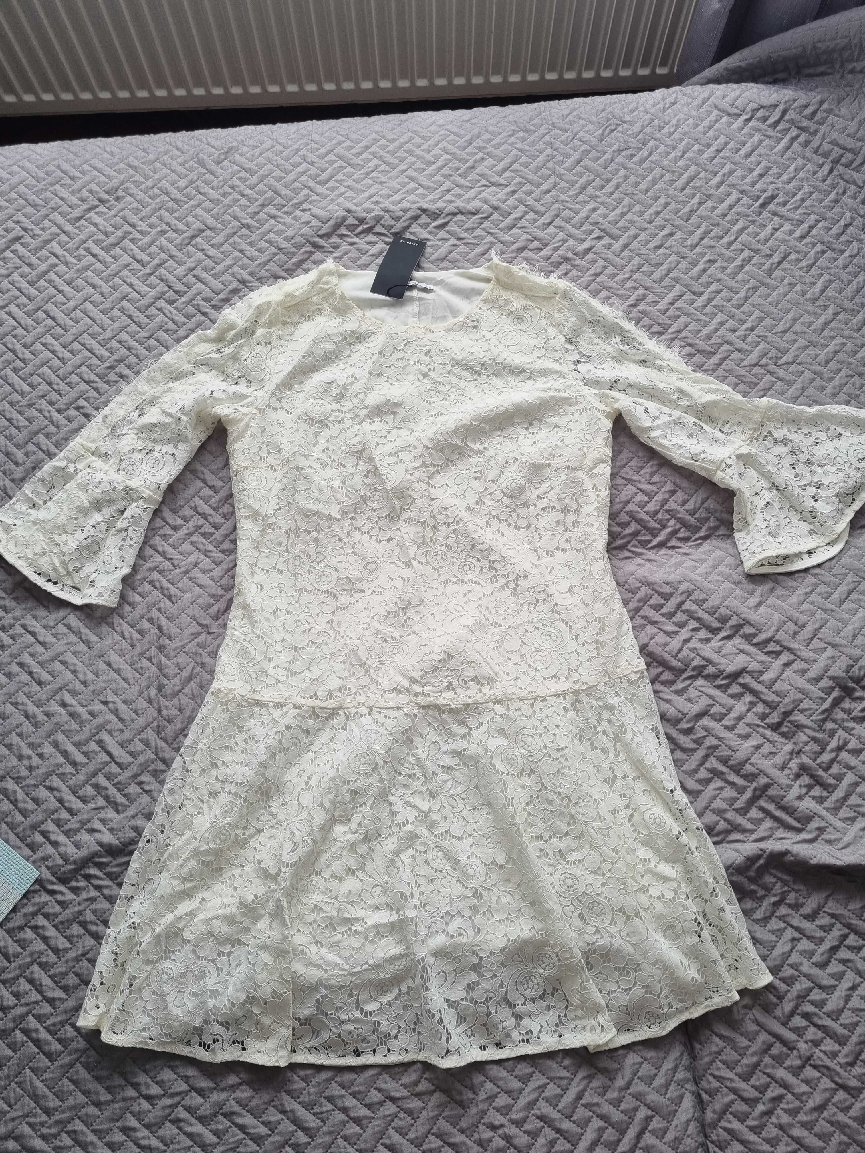 Sukienka koronkowa Reserved 42(XL)