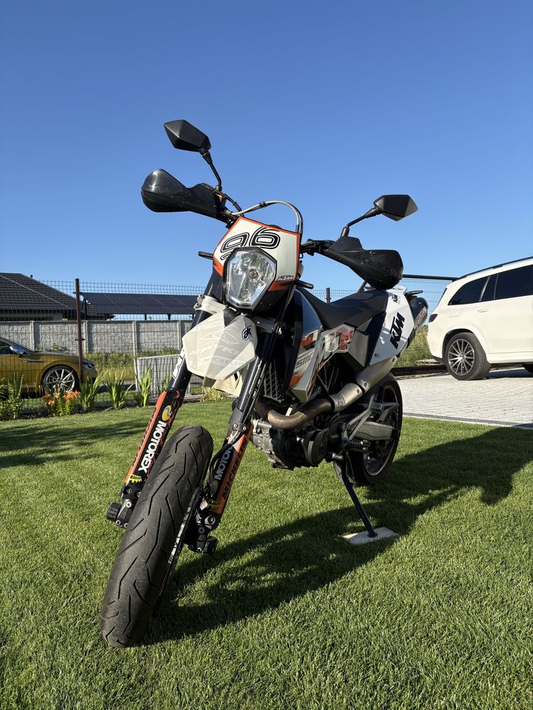 KTM 690 SMC supermoto