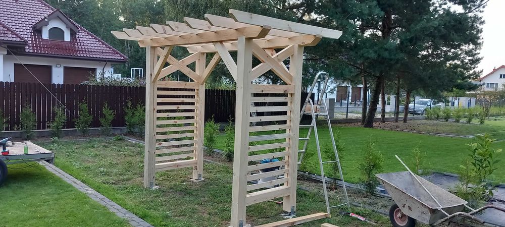 Pergola ogrodowa z ławeczką, podpora kwiaty, róże. Różne wzory.