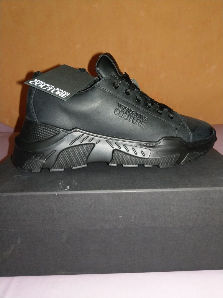 Wyprzedaż sneakersy męskie Versace Jeans Couture.