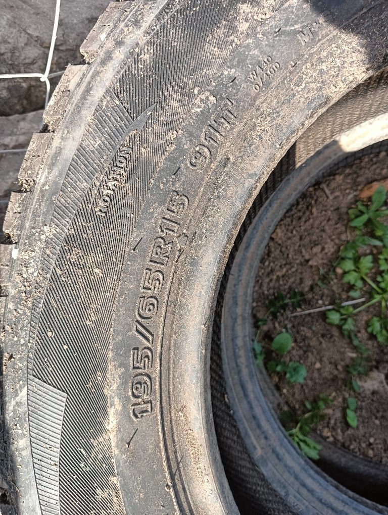 Vendo pneus seminovos 195/65 R15