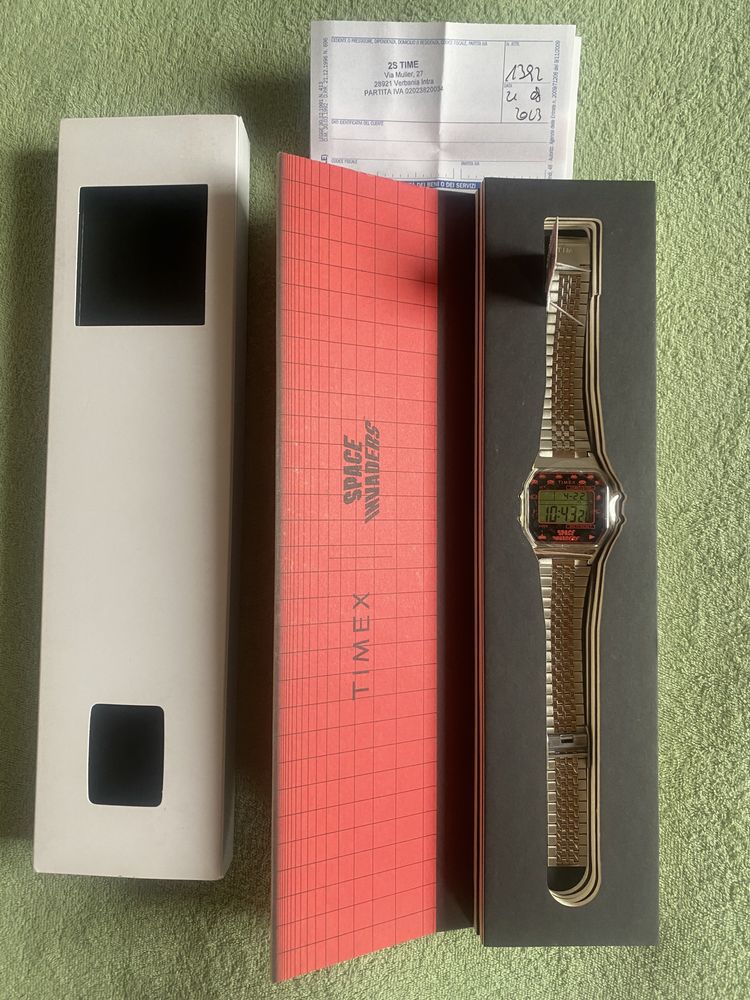 Nowy Zegarek Timex Space Invaders elektroniczny