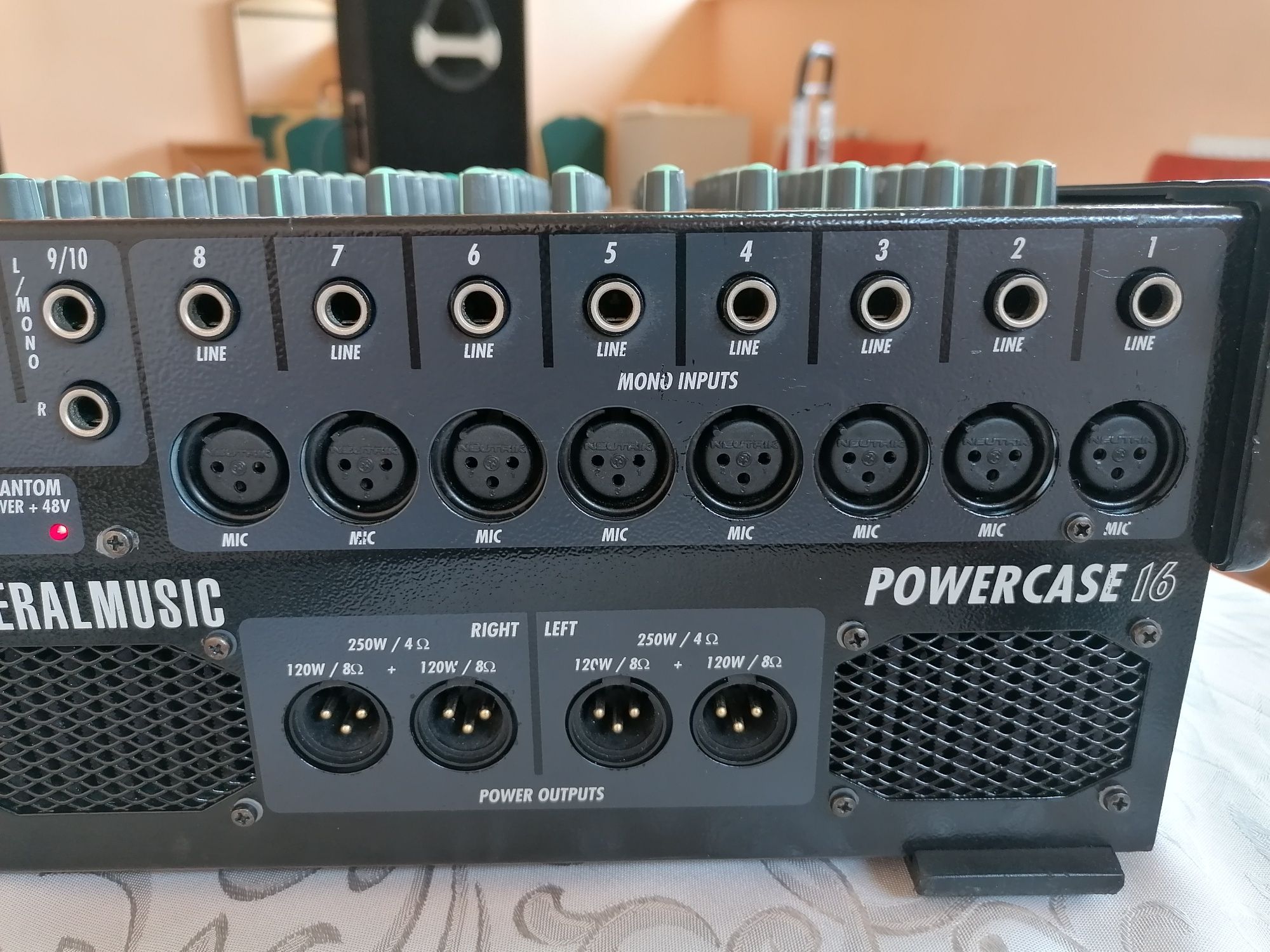 PowerCase 16 Amplified Stereo Mixer