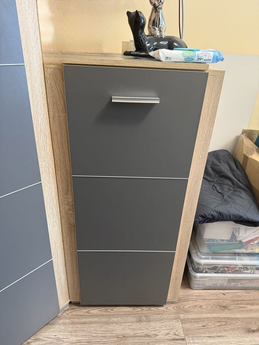 Zestaw mebli z szafą narożną