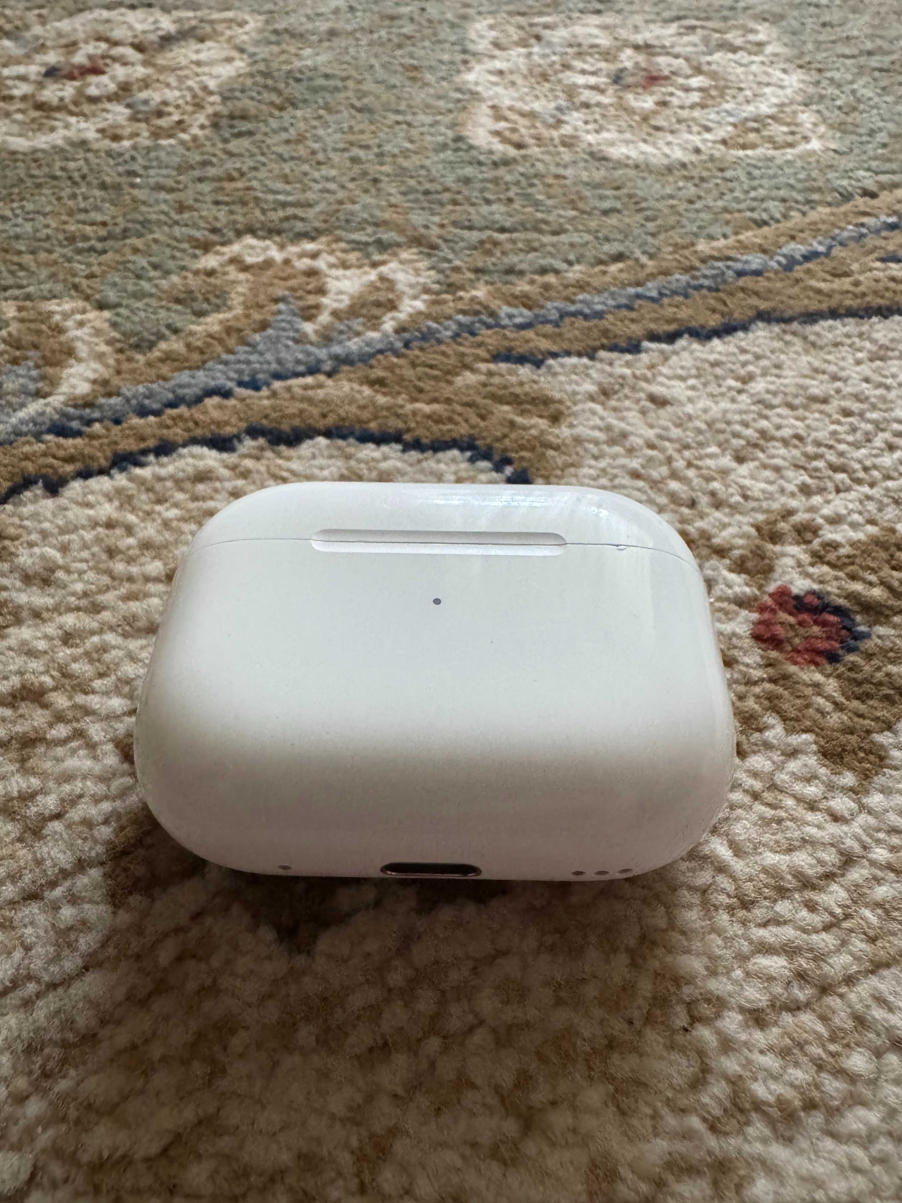 Навушники AirPods Pro 2nd gen with MagSafe Case (USB‑C) (MTJV3)