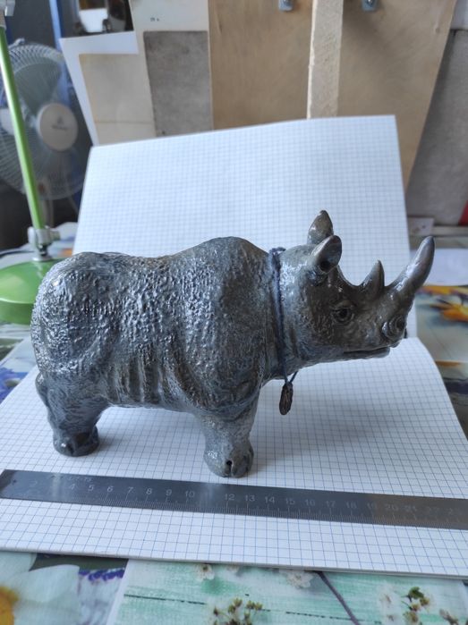 Статуэтка носорог