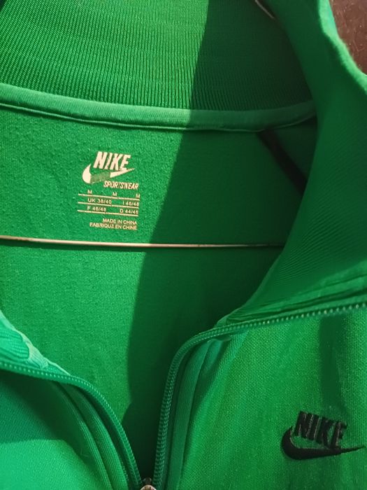 Vende se Casaco Nike