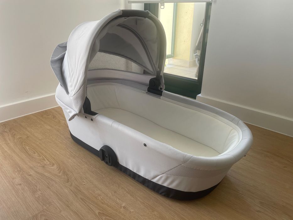 Alcofa Cybex Melio Cot quase nova + colchão