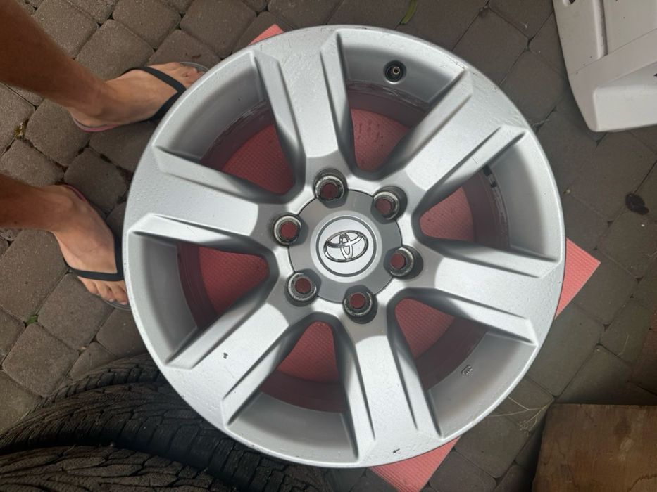 R 17 Toyota Prado