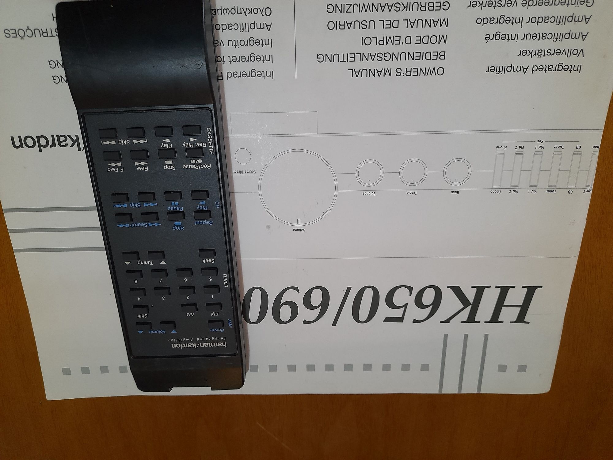Amplificador Harman/Kardon com comando e livro de instruções