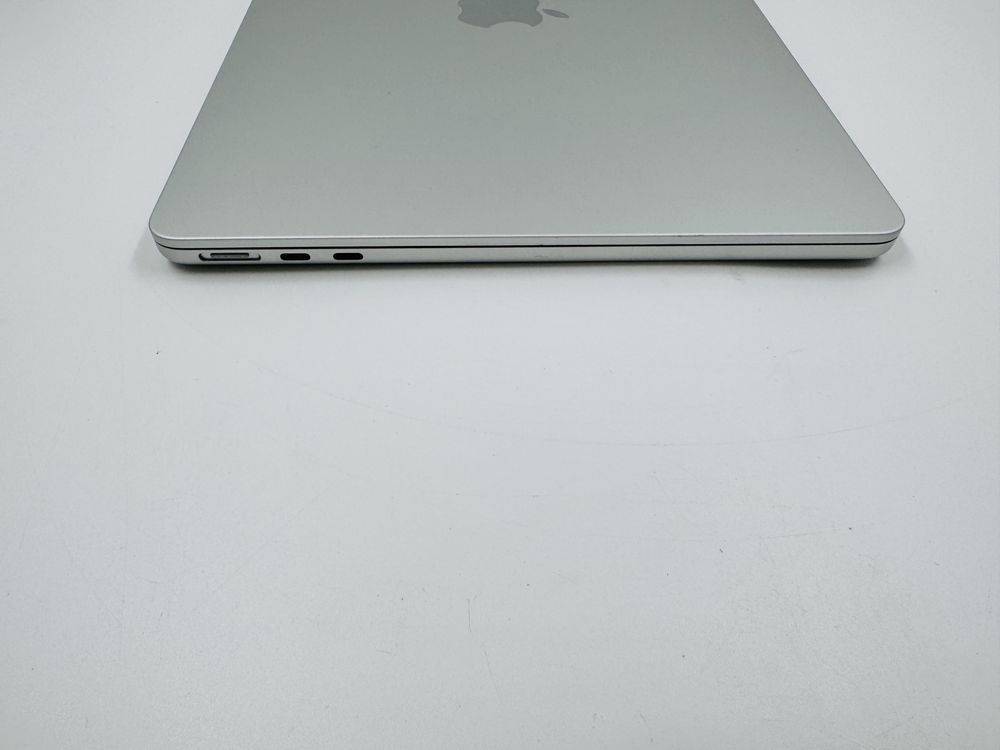 15 циклів Apple Macbook Air 13.6 2022 M2 16GB RAM 512GB SSD IL5704