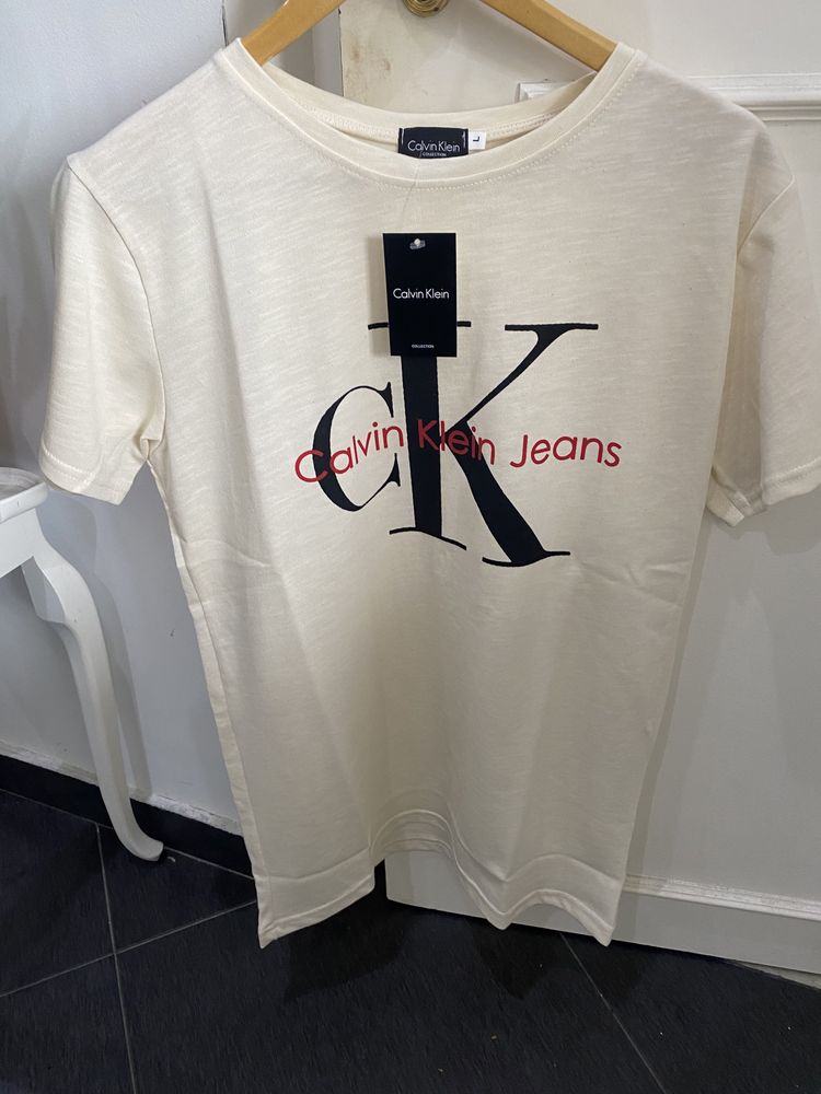 T shirt Calvin Klein nova