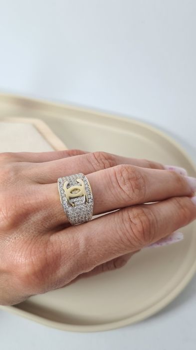 Nowy złoty pierścionek typu Chanel białe cyrkonie szeroki p. 585