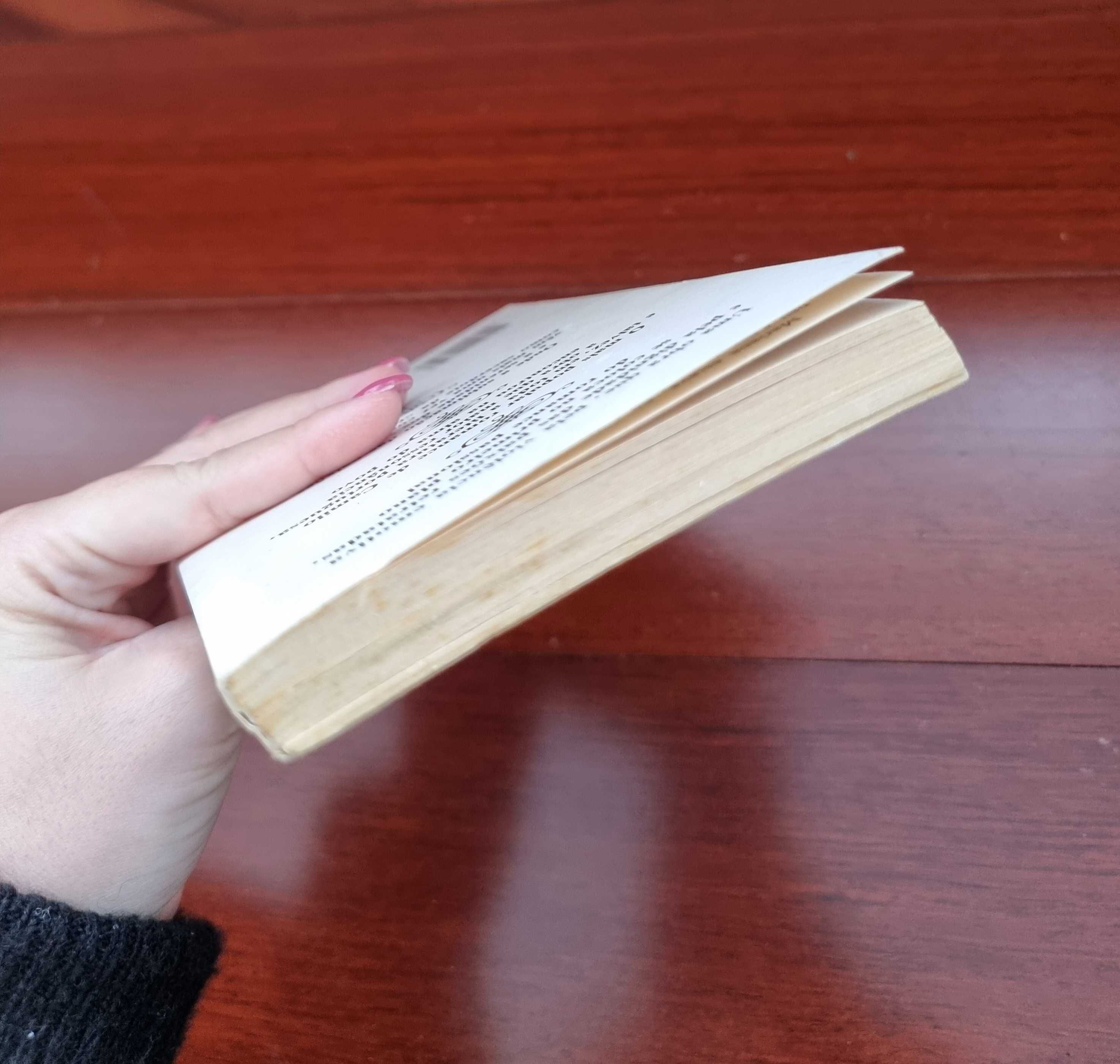 Livro "Amor de Perdição" de Camilo Castelo Branco