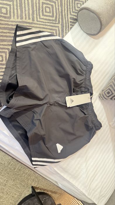 Продам шорты adidas