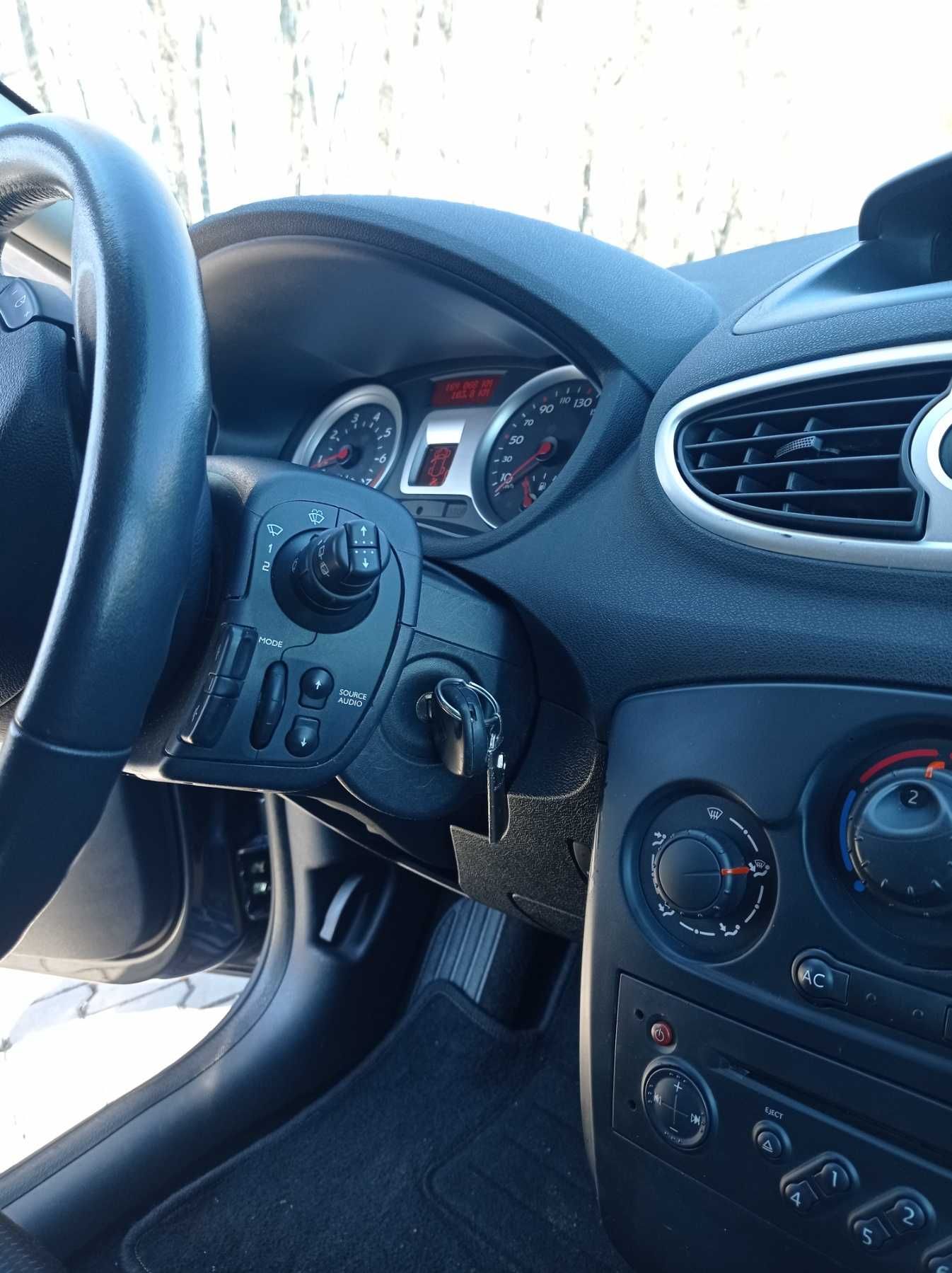 Renault Clio 2006 1.6 AT (110 к.с.)