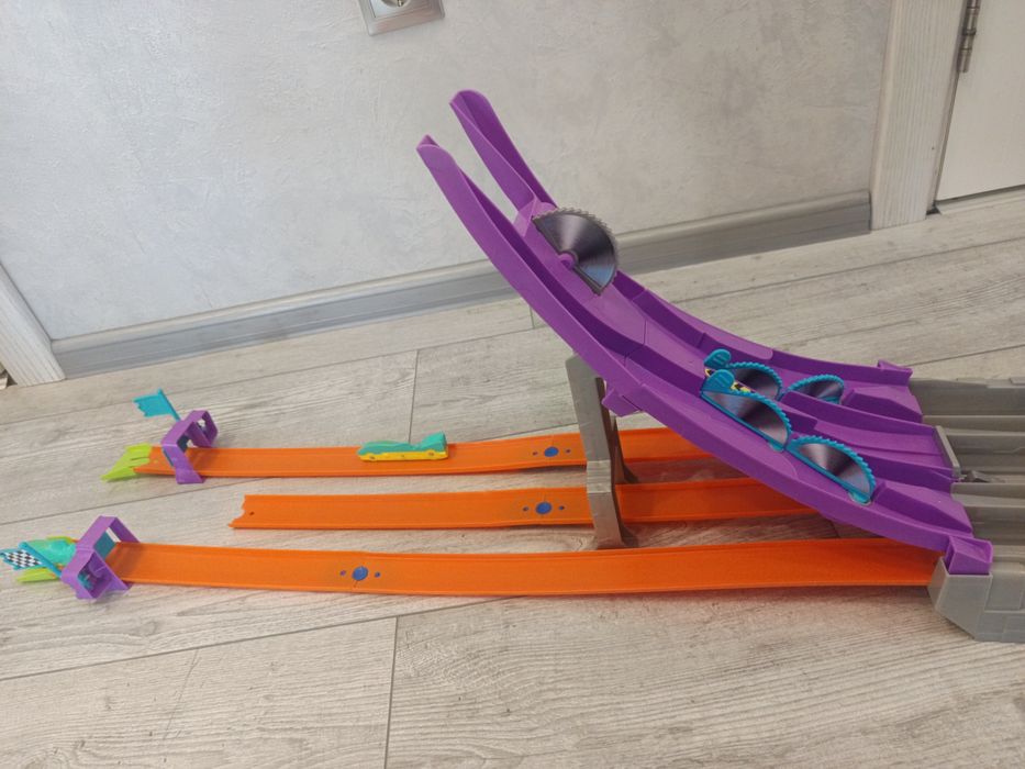 Трек Hot Wheels Блискавичні половинки Гострі леза