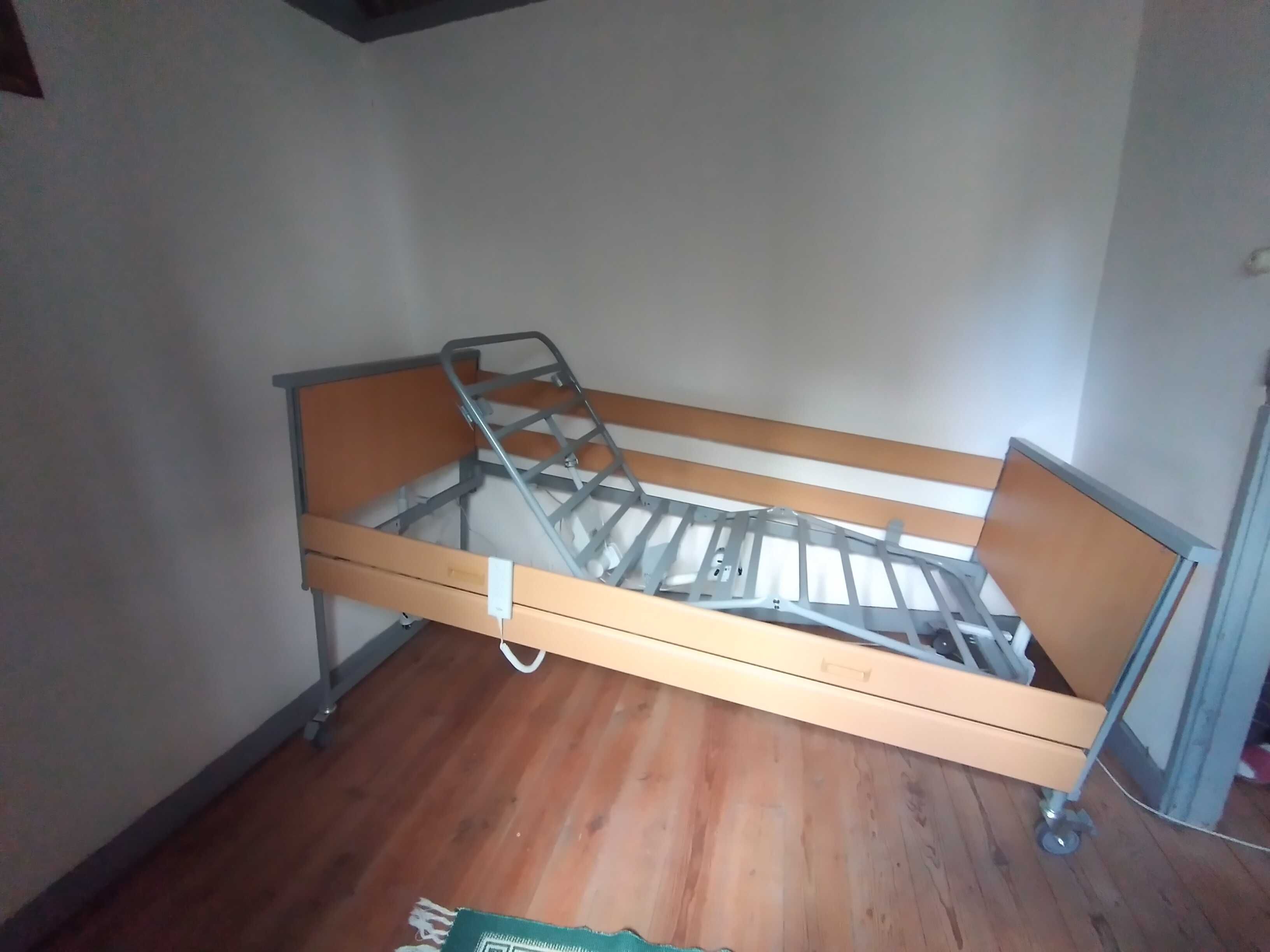 Cama INVACARE Elétrica ACENT 4 ST TILT com elevação e Grades