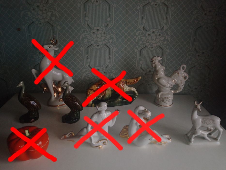 Продаються вироби з фарфору.