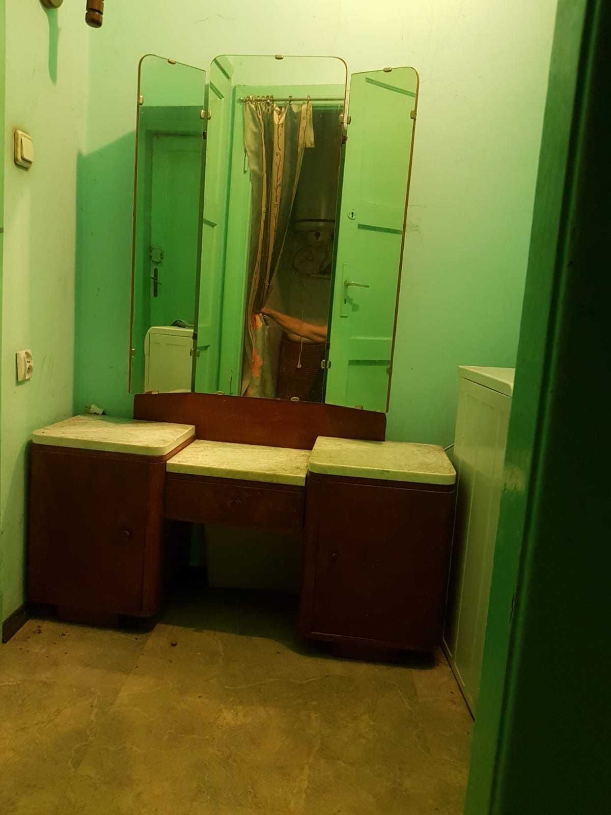 Toaletka z lustrami