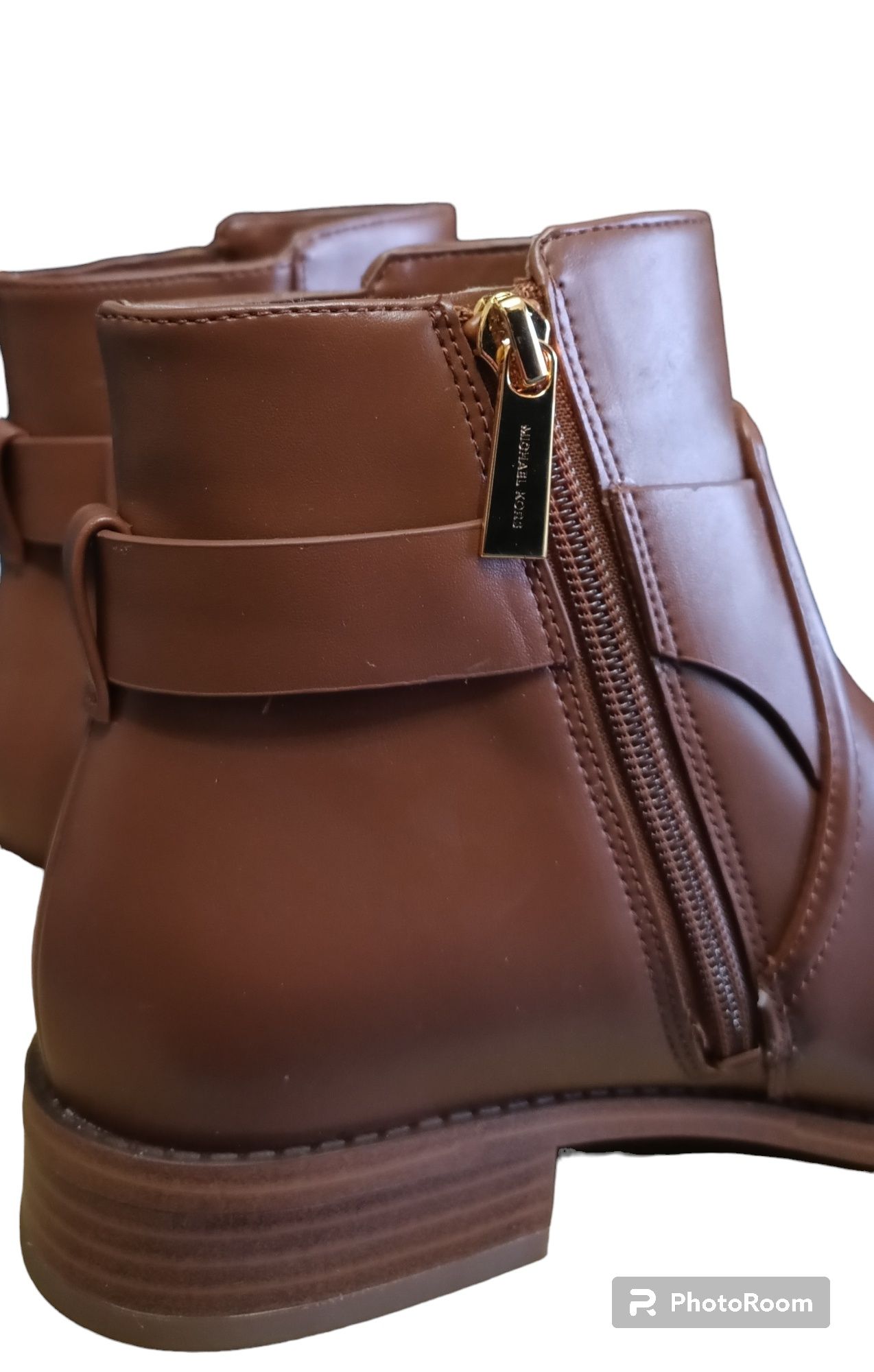 Michael Kors, botas pelo tornozelo