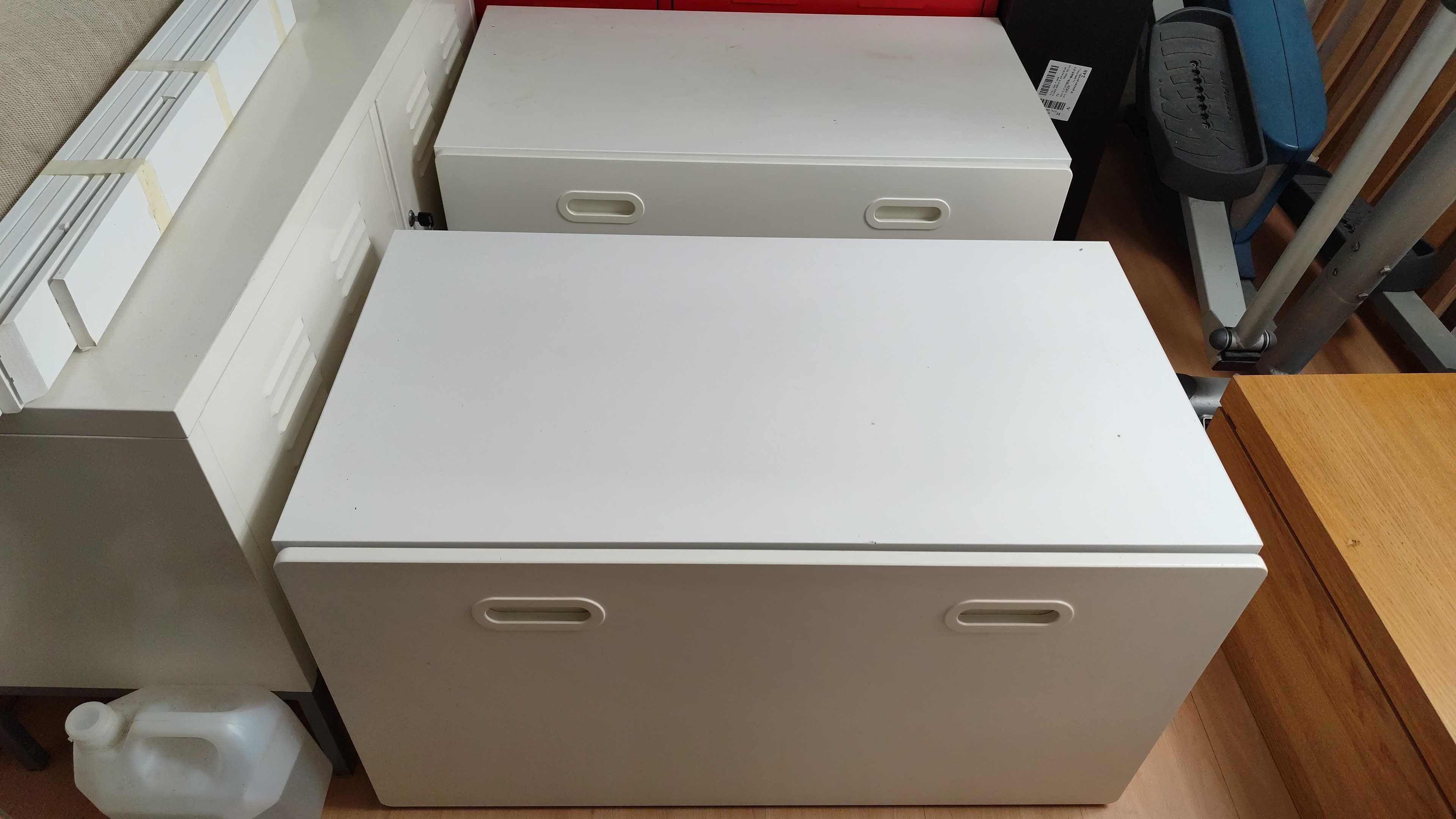 Móveis IKEA brancos