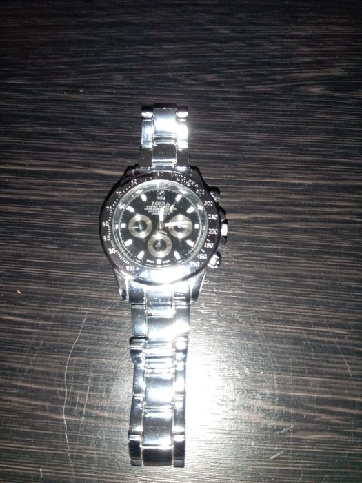 Гарний наручний годинник виробництво фірми Rosra з батарейкою,другий Q