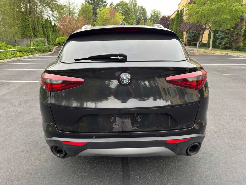Alfa Romeo Stelvio      2018