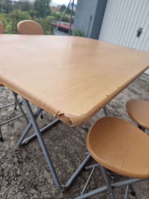 Conjunto mesa e cadeiras