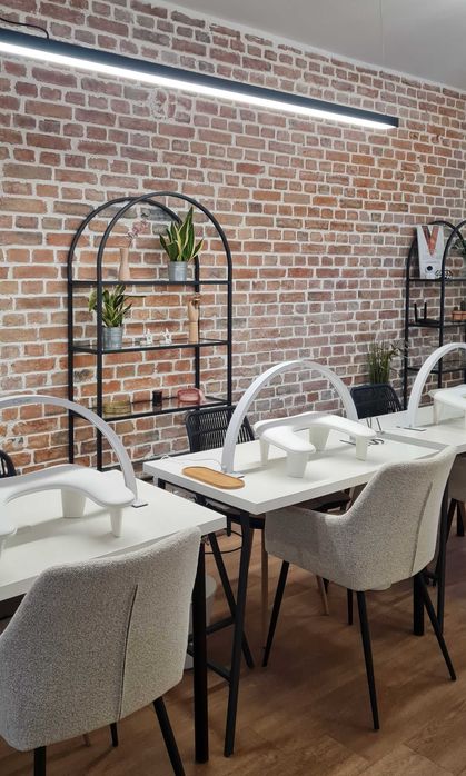 Wynajem stanowiska do manicure (+pedicure)