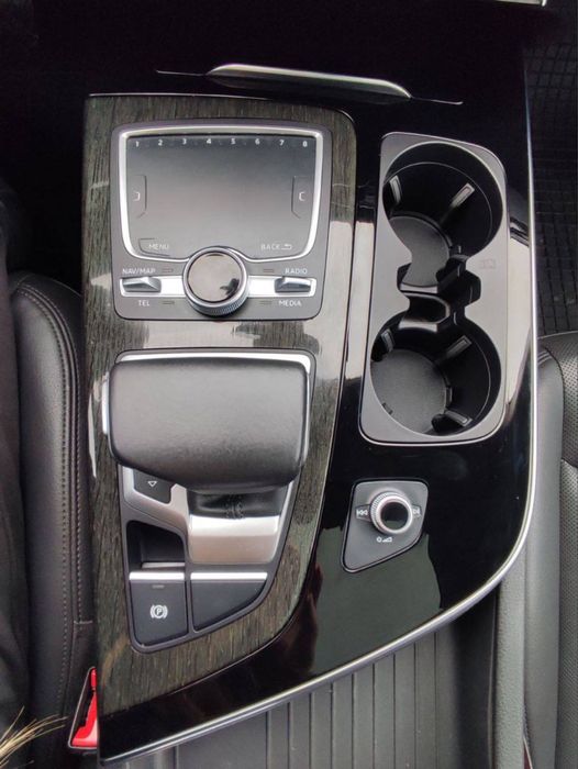 Продам AUDI Q7 2015