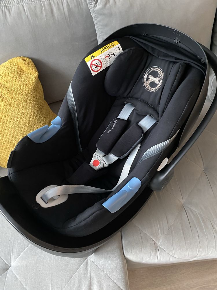 Fotelik samochodowy Cybex Aton M z bazą Isofix