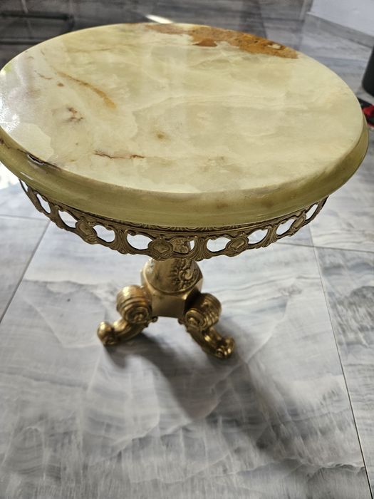 Antyczny stolik kawowy z onyksu  onyksumaly