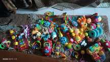 Lote de brinquedos de bebê