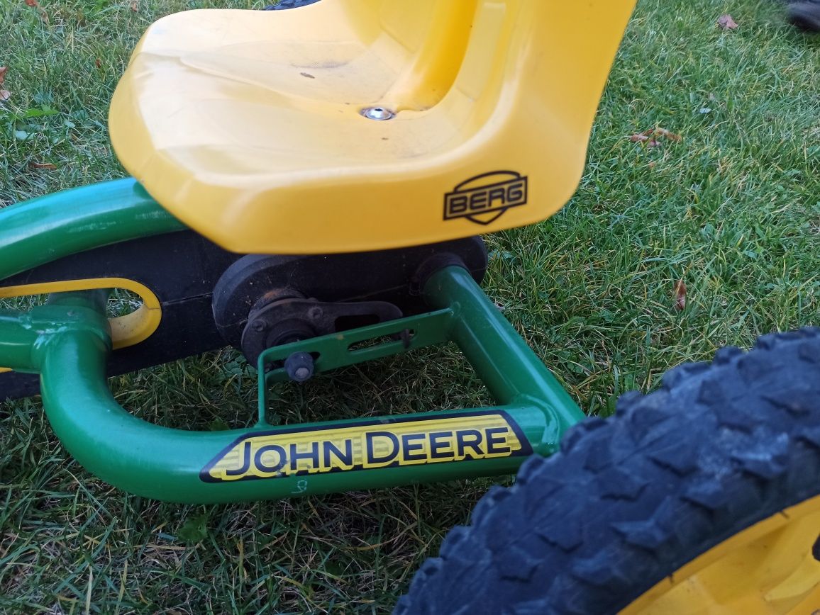 Gokart Berg John Deere z kogutem