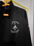 Dres z firmy ADIDAS z Zalando śliski  116 cm.