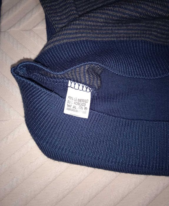 Camisola Com Gola V - M - Portes Gratis