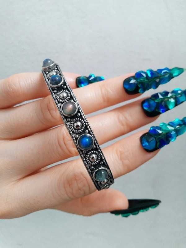 Pulseira escrava com labradorita / labradorites multicoloridas
