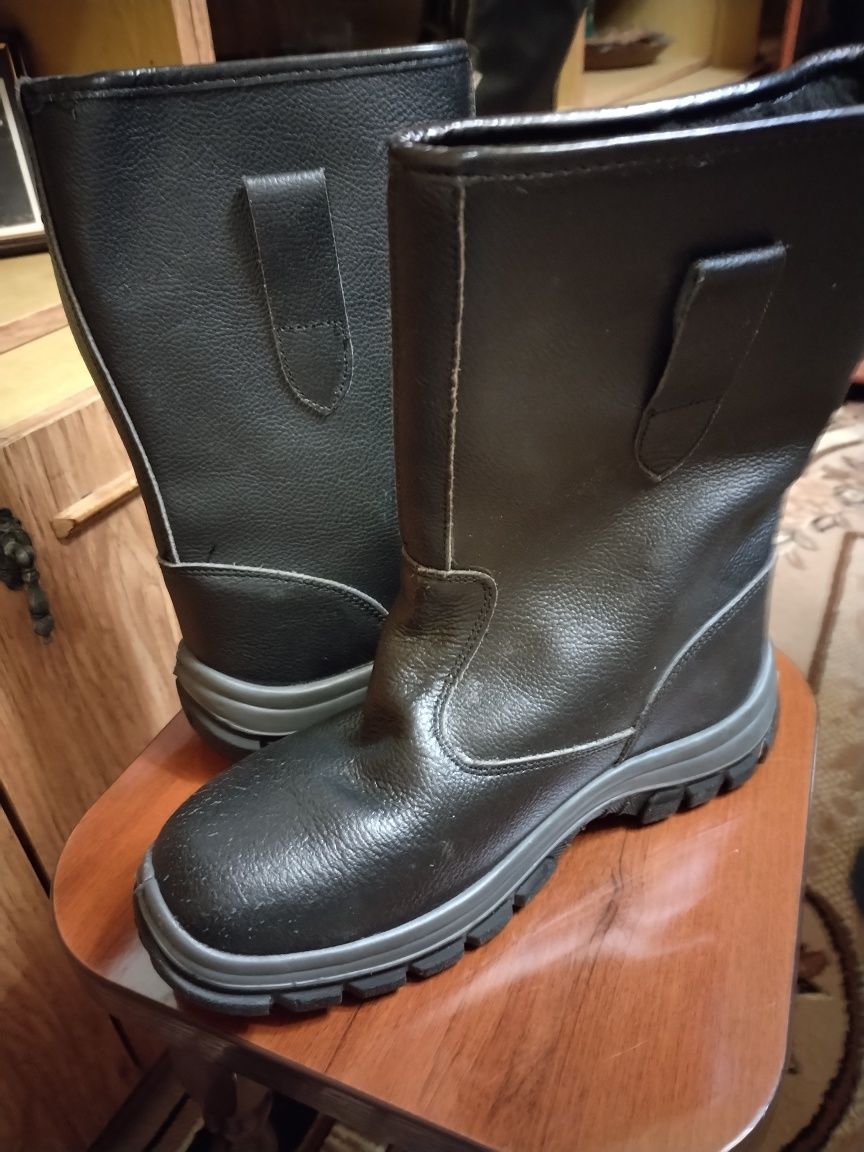 Продам батинки зимние 41р