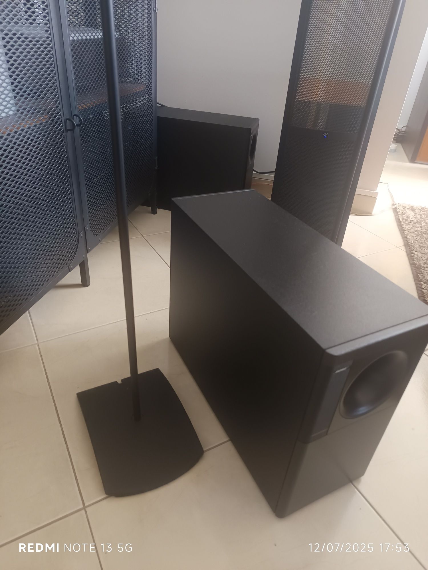 Sistema Bose Acoustimass 5 serie III com suportes