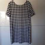 Vestido preto e branco