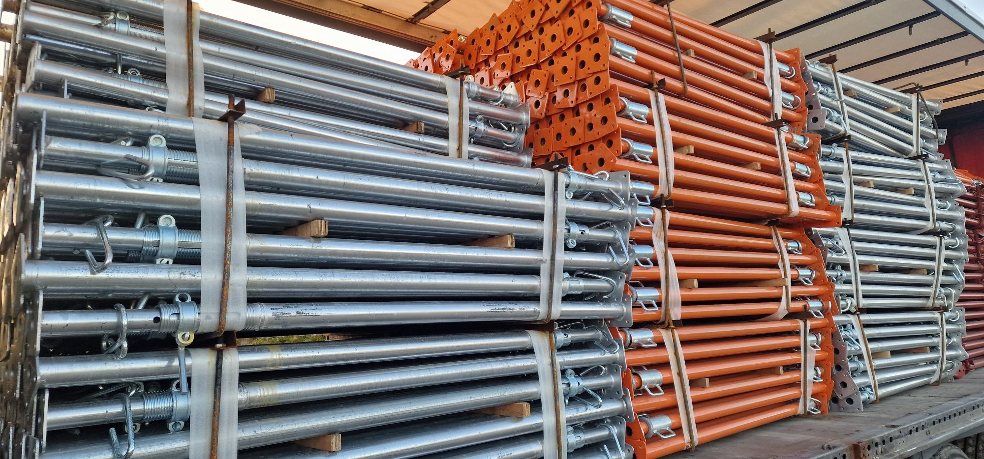 Podpory ocynkowane stemple  4 m 14 x 20 kn