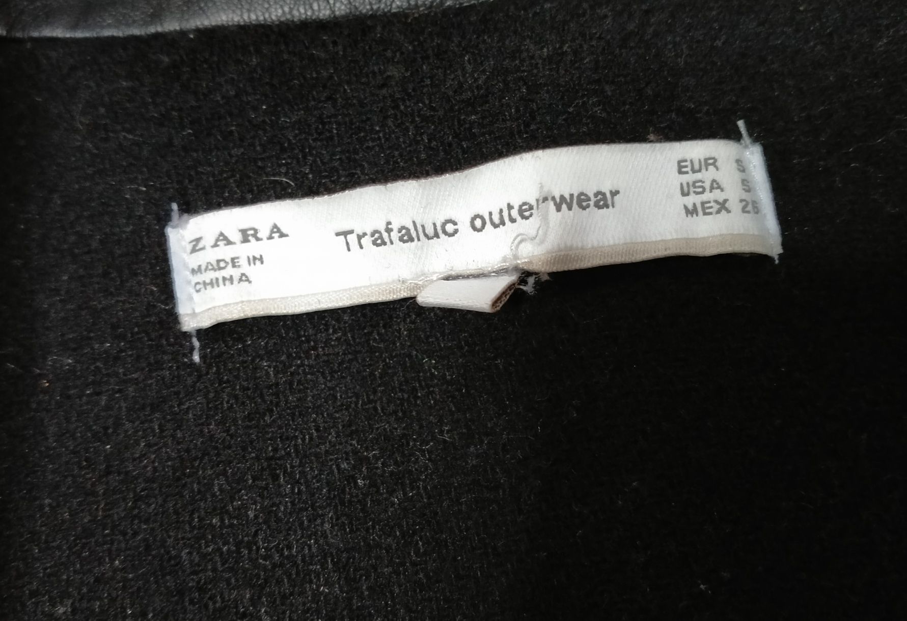 Чёрное Пальто Zara.