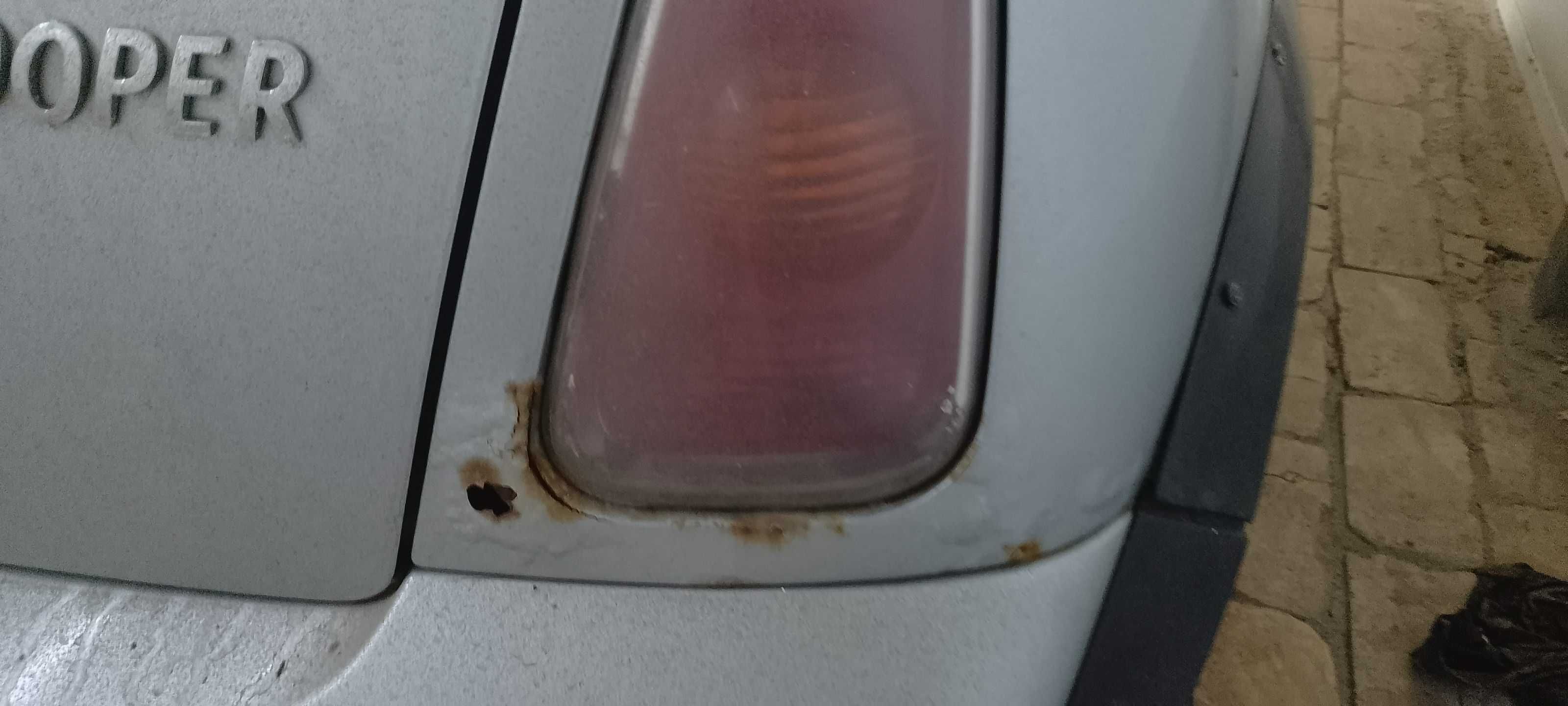 Mini cooper po  drobnej kolizji